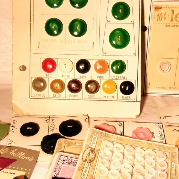 Vintage Carded Buttons**Various Materials*NOS - Picture 2 of 5